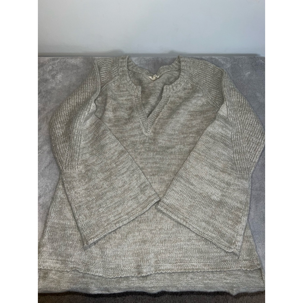 Women's Mystree Belle Sleeve Beige V-Neck Sweater L